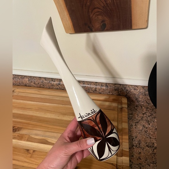 Vintage MCM Minimalist 'Pohaku Kiln' Hawaii Ceramic Bud Vase - Picture 4 of 6